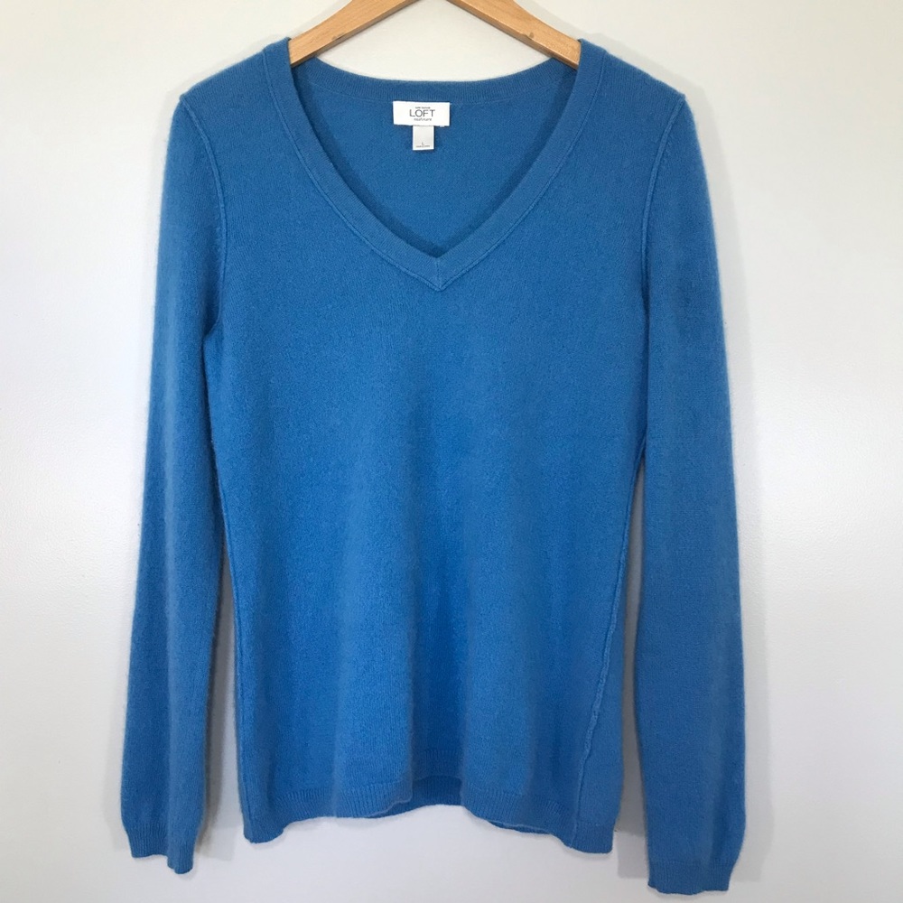 👗 Loft Blue V Neck Cashmere Sweater